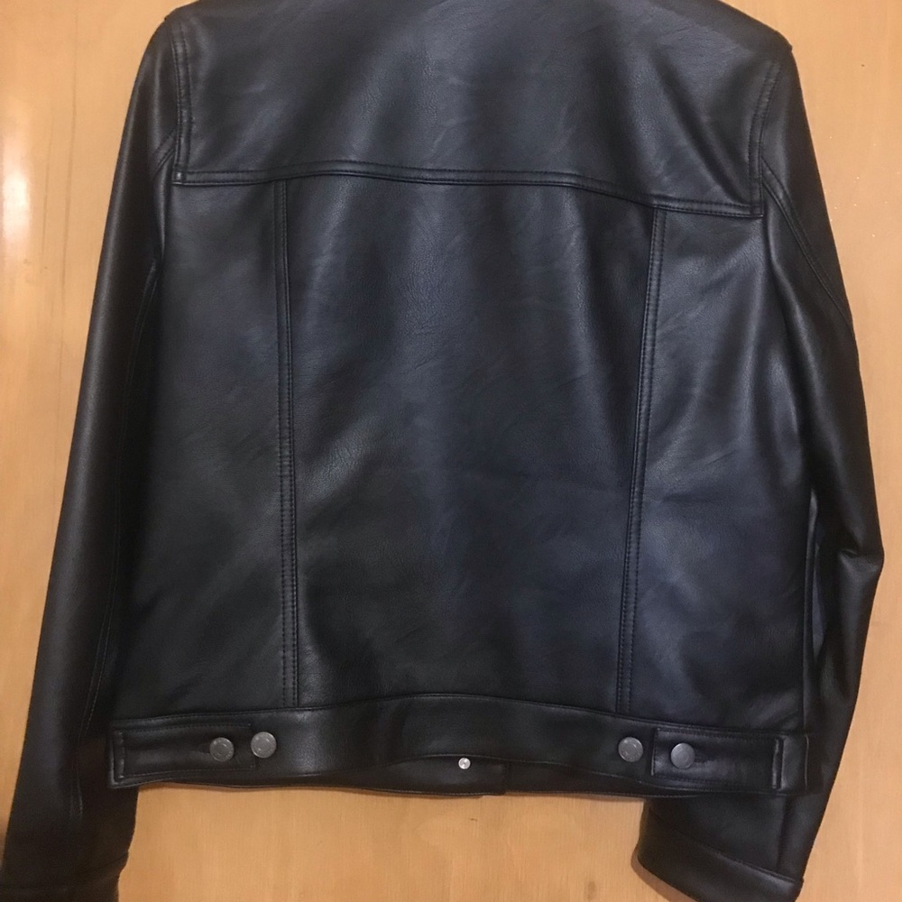LEVI’S FAUX LEATHER CLASSIC TRUCKER JACKET - Picture 5 of 9